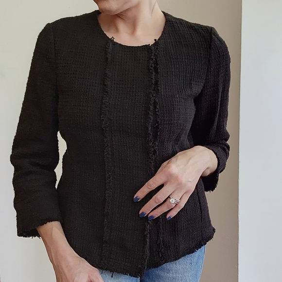 Ann Taylor Petite cropped snap closure blazer, size 6P, black - Picture 2 of 4